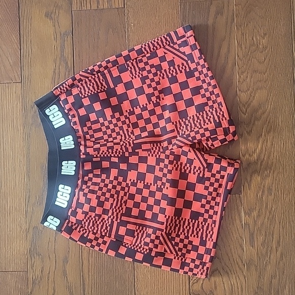 UGG Chrissy Short Checks in Red - Picture 3 of 6